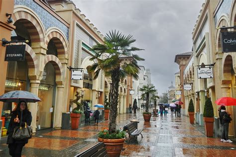 outlet burberry lombardia|factory outlets near milan.